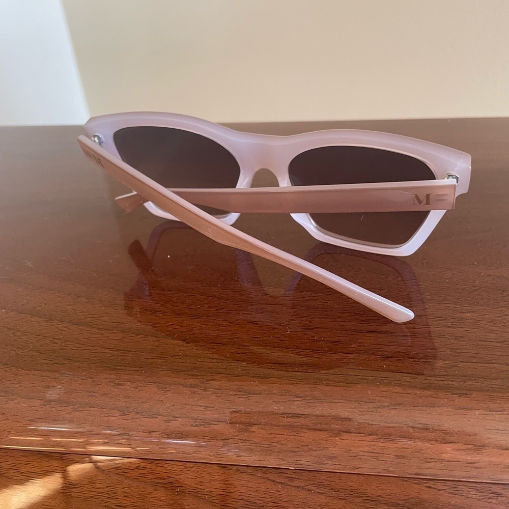 New sunglasses by Marta Stewart - Picture 4 of 4